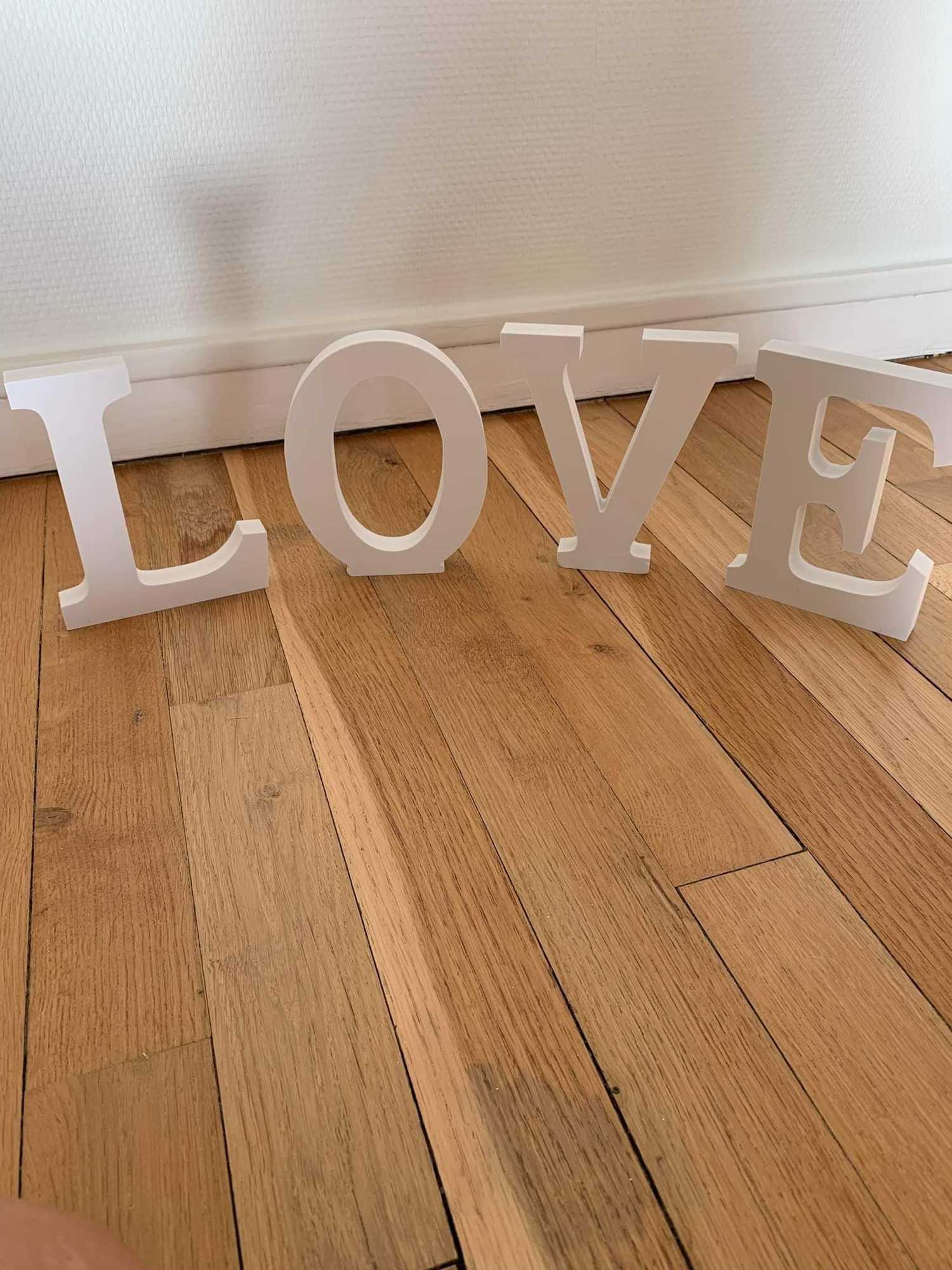 Lettres Love blanches à Troyes 